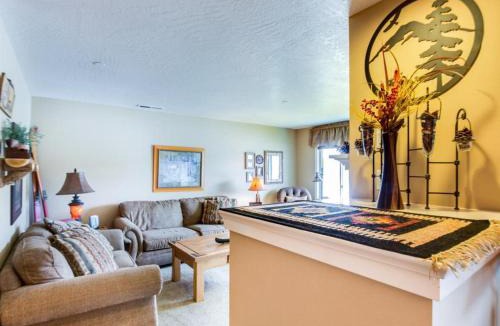 Coeur d'Alene Apartment | Lazy on the Lakefront (F205)