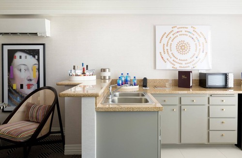 Tri-West Hotel | Le Parc at Melrose