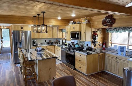 Duck Creek Village Cabin | Leave All Your Troubles Behind When You Stay At The Starry Night Cabin