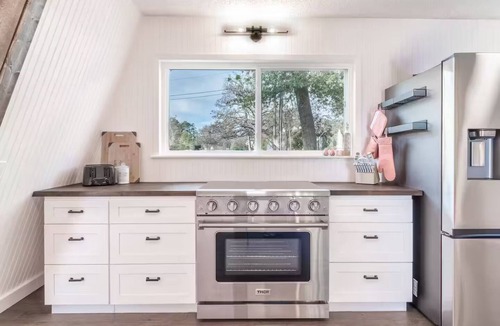 Chandler House | Leave it all behind and relax at Little Ladies Lake House.