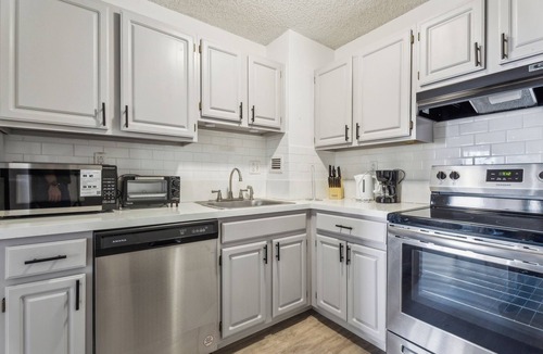 Richmond Apartment | Legacy at Imperial Village 808 I 1 Bed 1 Bath