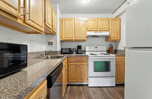 Richmond Apartment | Legacy at Imperial Village 608 I 1 Bed 1 Bath