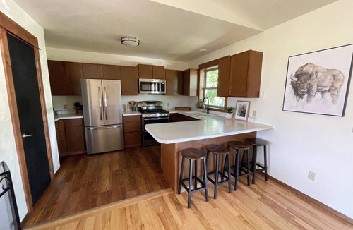 Emigrant House | Leisure on Leo! | 5 Bed, 2 Bath