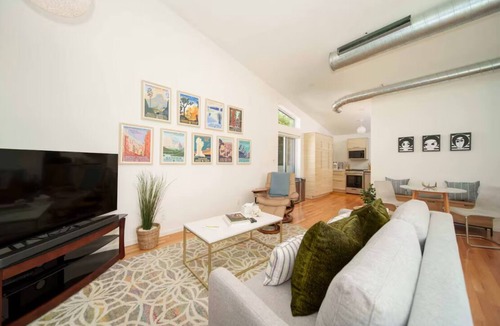 Studio Village Apartment | Lemon Tree Loft: Chic Studio in the Heart of Culver City