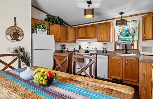 East Thermopolis House | ❤Let’s Go ! Top VRBO, A+ Stay, Hunters & Fishing, Pets, Amenity-Rich