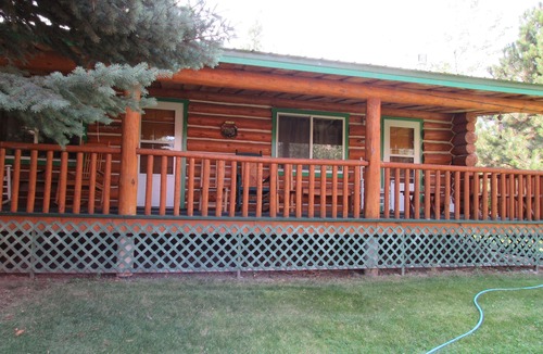 Salmon Cabin | Lewis Cabin, Greyhouse Inn Vacation Rentals