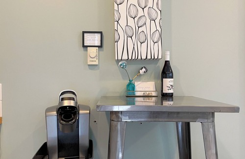 University District Apartment | Light and bright, University District Studio Apartment.fantastic location!