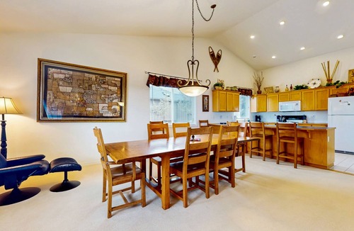 Sisters House | Light & bright family home w/shared hot tub, pool & more
