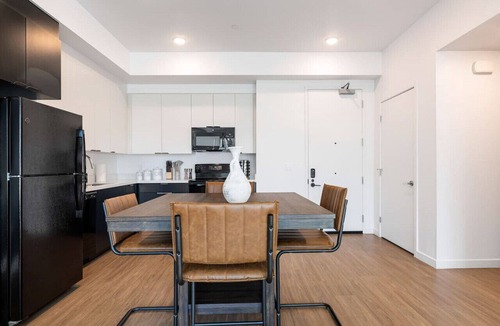 Little Tokyo Hotel | Light-Filled Artsy Stay in Little Tokyo, Walk to best Sushi Bars and Metro