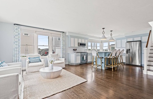 Scituate House | "Lighthouse" - Ocean Views - Walk To Beaches - 4B, 3.5Ba - Scituate Harbor
