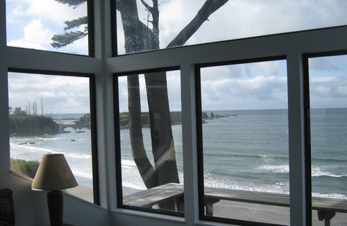 Coos Bay House | Lighthouse Way Ocean View Home
