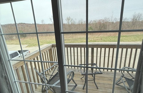 Beaver Falls House | Like New 2-bed + Home office + 2 Car Garage short drive north of Pittsburgh
