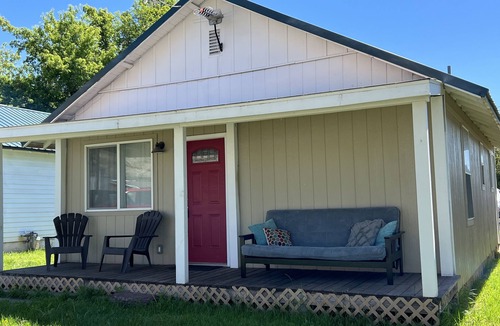 Drummond House | Lilypad house in Drummond, Montana