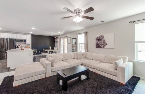 Monroe House | Lions Den -Gym-Dog Friendly- Walkable Community- Close to Monroe and Wingate