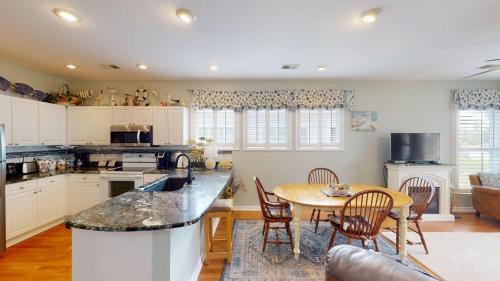 Litchfield by the Sea House | Litchfield Lakeside Oasis 2BR Villa near the Beach