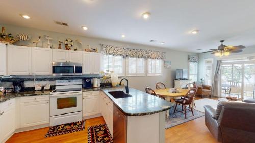 Litchfield by the Sea House | Litchfield Lakeside Oasis 2BR Villa near the Beach