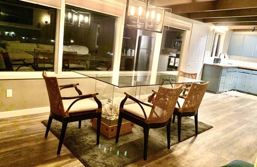 Florence House | Little Beach Bungalow - just two blocks to beach! WIFI. Partial ocean views