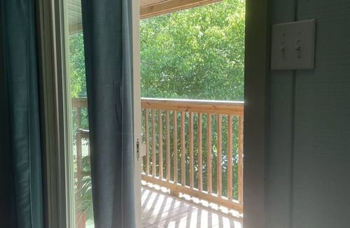 Olivehill Cabin | Little Bears Cozy Creekside Cabin at Up The Creek