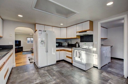 Depot Bench House | Little Blue Bungalow Pet Friendly, Fenced Yard!