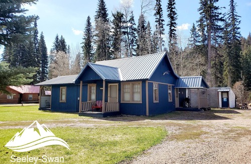 Seeley Lake House | Little Blue Cabin on the Clearwater River!