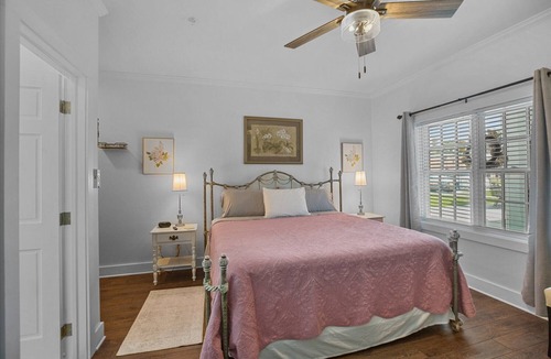 Washington Hotel | Little Inn on Main 214 West Main Street