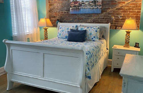 Washington House | Little Inn on Main
