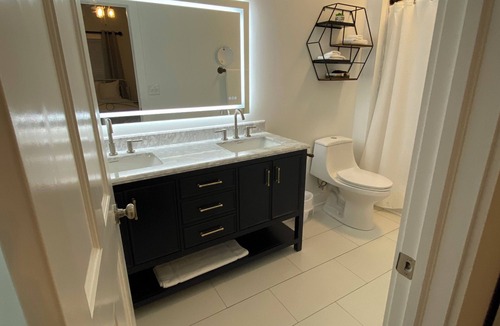 Washington House | Little Inn on Main