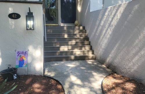 Georgetown Condo | Little slice of heaven 2-bedroom condo in superb Georgetown with deck on lake