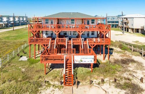 Surfside Beach House | Livin' The Dream Beachfront & Center
