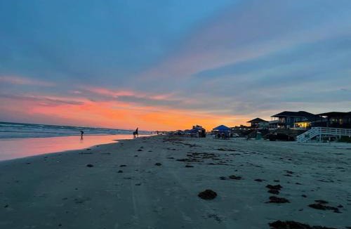 Surfside Beach House | Livin' The Dream Beachfront & Center