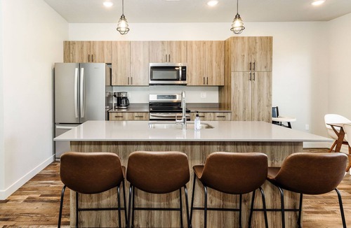 North Logan House | Loaded Logan Loft near USU & EVERYTHING Else - Sleeps 8 in beds