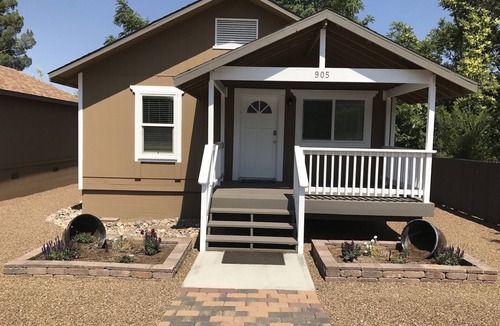 Cottonwood House | Located in Historic Old Town Cottonwood only 1 block from Main Street