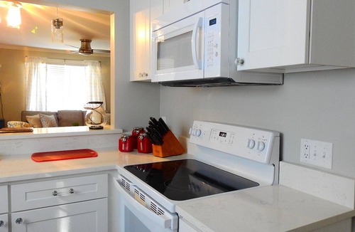 Port Royal House | Located in the center of Port Royal! A stones throw from Parris Island.