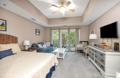 Demere Park Apartment | Located just blocks from Oceanfront Neptune Park