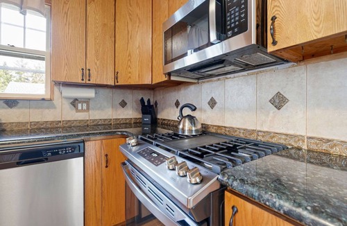 Frankenmuth House | Located Right in Downtown Frankenmuth! WALK TO TOWN! Minutes to Birch Run!