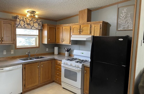 Dawson House | Located right off main roads - with access to fishing, boating & hunting nearby!