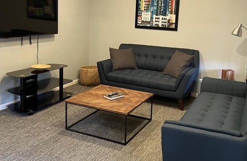 Royal Oak House | Located right on Main Street and walkable to all the great RO restaurants