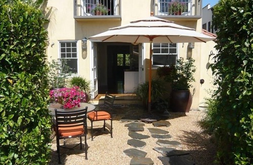 Larchmont House | Location Location Location!Steps from Paramount and More!