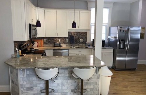 Corryville House | Location & Luxury Near University of Cincinnati, Hospitals, and Downtown