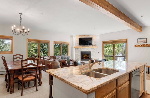 Four O'Clock House | Location! Walk To Town. Hike or Ski in/Out!