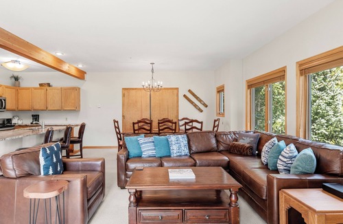 Four O'Clock House | Location! Walk To Town. Hike or Ski in/Out!