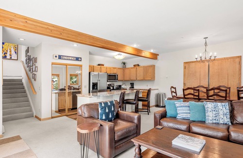 Four O'Clock House | Location! Walk To Town. Hike or Ski in/Out!