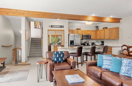 Four O'Clock House | Location! Walk To Town. Hike or Ski in/Out!