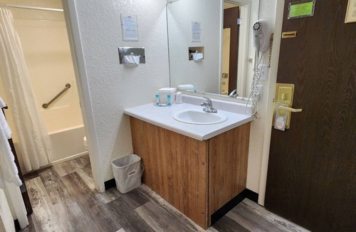 Laurel Hotel | Locomotive Inn