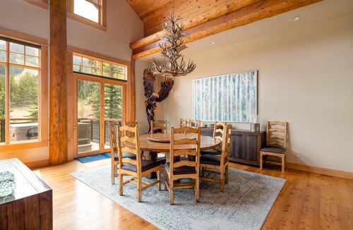 Saddle Ridge Cabin | Lodge ∙ 3 bedrooms ∙ 12 guests