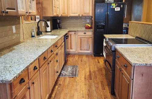 Saddlestring Cabin | Lodge on Ponderosa. 4 sleeping areas. 2 Bathrooms. WiFi, fireplace, office