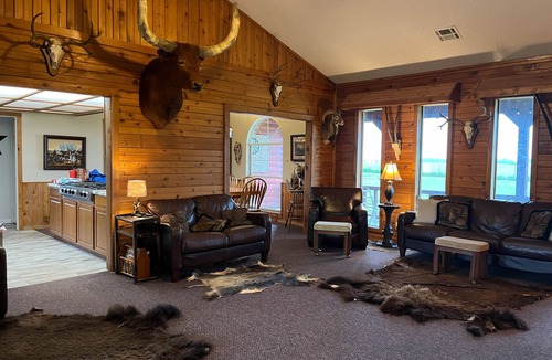 Adair Cabin | Lodge with fishing & guided hunts available! Minutes from Tulsa & Grand Lake!