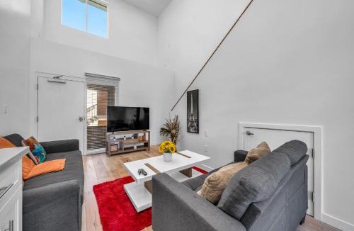 Wilshire Apartment | Loft style 1-Bedroom wirh Balcony and Parking