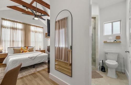 Washington Ave./ Memorial Park Apartment | Loft Style Studio In The Heart of D'Arts District