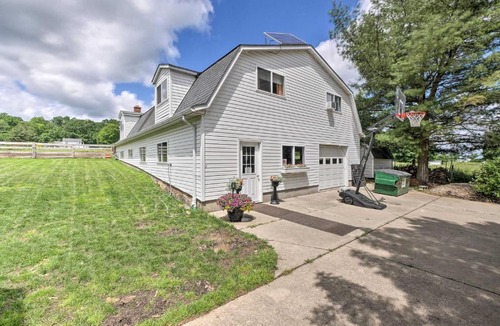 Huntsburg House | Loft Unplugged with Outdoor Space in Amish Country!